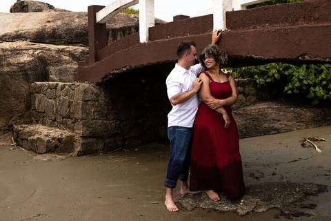 As melhores ideias e inspirações criativas de fotos para ensaio pré wedding na Praia dos Sonhos, Mulheres de Areia e Cama de Anchieta em Itanhaém - SP'