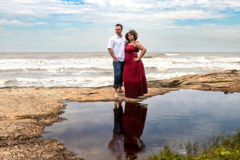 As melhores ideias e inspirações criativas de fotos para ensaio pré wedding na Praia dos Sonhos, Mulheres de Areia e Cama de Anchieta em Itanhaém - SP'