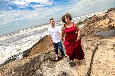 As melhores ideias e inspirações criativas de fotos para ensaio pré wedding na Praia dos Sonhos, Mulheres de Areia e Cama de Anchieta em Itanhaém - SP'