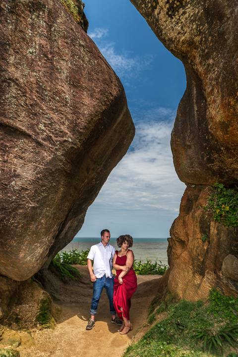 As melhores ideias e inspirações criativas de fotos para ensaio pré wedding na Praia dos Sonhos, Mulheres de Areia e Cama de Anchieta em Itanhaém - SP'