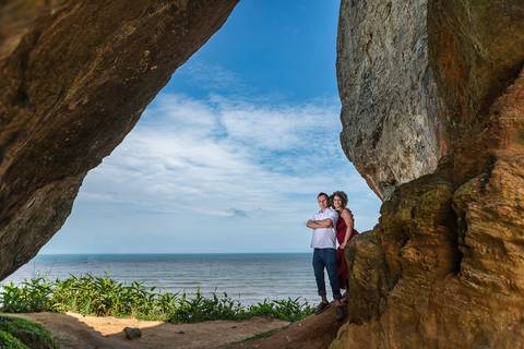 As melhores ideias e inspirações criativas de fotos para ensaio pré wedding na Praia dos Sonhos, Mulheres de Areia e Cama de Anchieta em Itanhaém - SP'