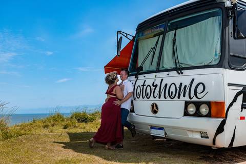 As melhores ideias e inspirações criativas de fotos para ensaio pré wedding na Praia dos Sonhos, Mulheres de Areia e Cama de Anchieta em Itanhaém - SP'