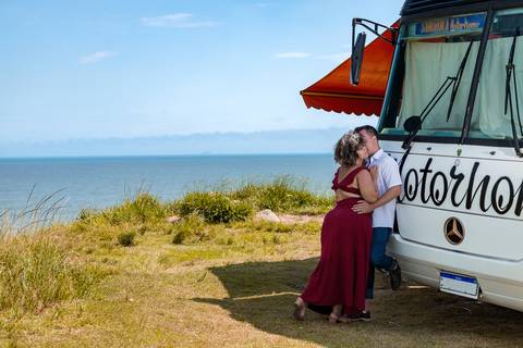 As melhores ideias e inspirações criativas de fotos para ensaio pré wedding na Praia dos Sonhos, Mulheres de Areia e Cama de Anchieta em Itanhaém - SP'