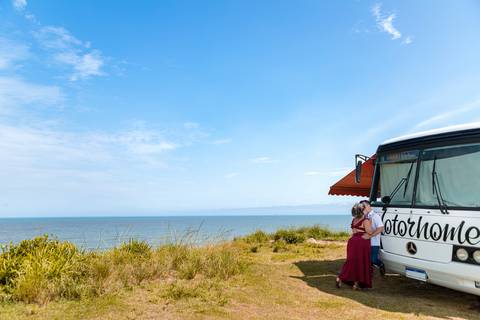 As melhores ideias e inspirações criativas de fotos para ensaio pré wedding na Praia dos Sonhos, Mulheres de Areia e Cama de Anchieta em Itanhaém - SP'