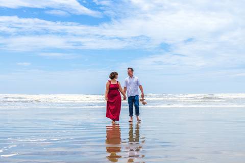 As melhores ideias e inspirações criativas de fotos para ensaio pré wedding na Praia dos Sonhos, Mulheres de Areia e Cama de Anchieta em Itanhaém - SP'