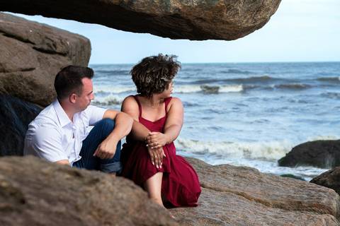As melhores ideias e inspirações criativas de fotos para ensaio pré wedding na Praia dos Sonhos, Mulheres de Areia e Cama de Anchieta em Itanhaém - SP'