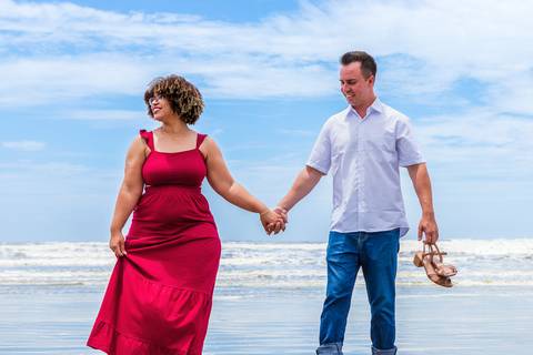 As melhores ideias e inspirações criativas de fotos para ensaio pré wedding na Praia dos Sonhos, Mulheres de Areia e Cama de Anchieta em Itanhaém - SP'