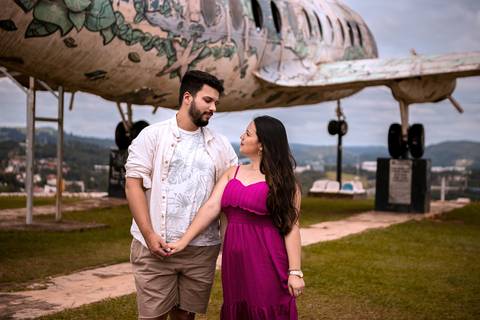 As melhores ideias e inspirações criativas de fotos para ensaio pré wedding no  Avião de Araçariguama em São Paulo'