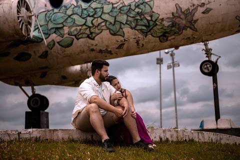 As melhores ideias e inspirações criativas de fotos para ensaio pré wedding no  Avião de Araçariguama em São Paulo'