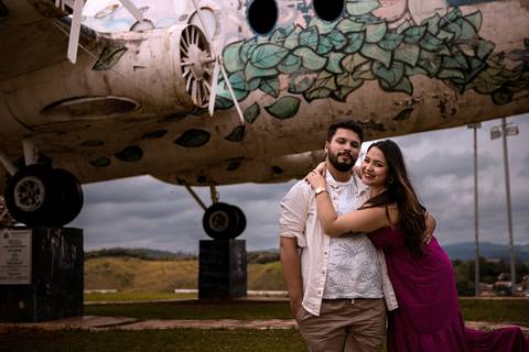 As melhores ideias e inspirações criativas de fotos para ensaio pré wedding no  Avião de Araçariguama em São Paulo'