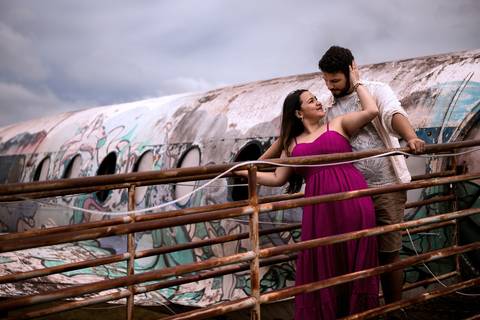 As melhores ideias e inspirações criativas de fotos para ensaio pré wedding no  Avião de Araçariguama em São Paulo'