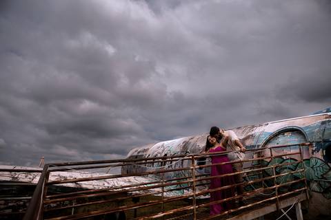 As melhores ideias e inspirações criativas de fotos para ensaio pré wedding no  Avião de Araçariguama em São Paulo'