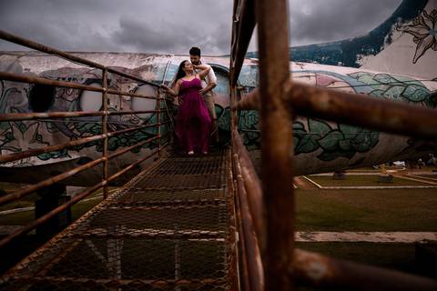 As melhores ideias e inspirações criativas de fotos para ensaio pré wedding no  Avião de Araçariguama em São Paulo'