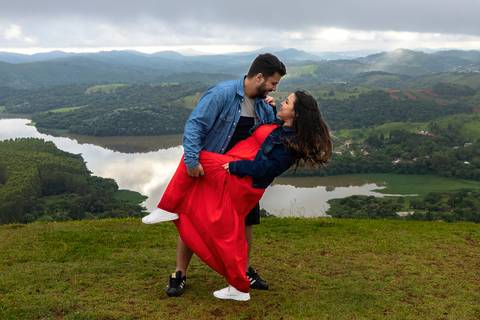 As melhores ideias e inspirações criativas de fotos para ensaio pré wedding no Morro do Capuava - SP'