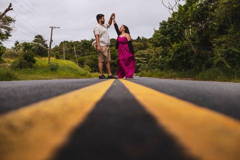 As melhores ideias e inspirações criativas de fotos para ensaio pré wedding na Estrada'