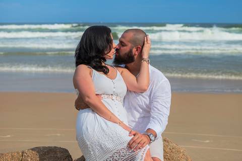 As melhores ideias e inspirações criativas de fotos para ensaio pré wedding na Praia do Tombo - Mirante de Vidro - Guarujá'
