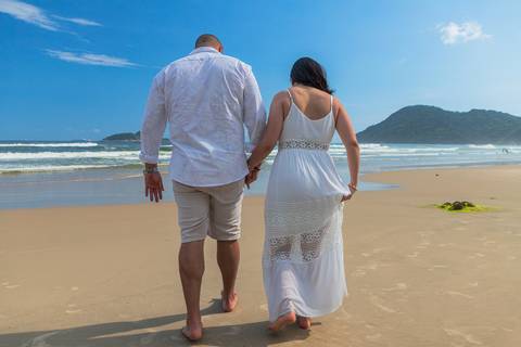 As melhores ideias e inspirações criativas de fotos para ensaio pré wedding na Praia do Tombo - Mirante de Vidro - Guarujá'