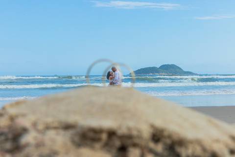 As melhores ideias e inspirações criativas de fotos para ensaio pré wedding na Praia do Tombo - Mirante de Vidro - Guarujá'