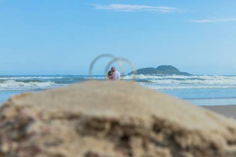 As melhores ideias e inspirações criativas de fotos para ensaio pré wedding na Praia do Tombo - Mirante de Vidro - Guarujá'