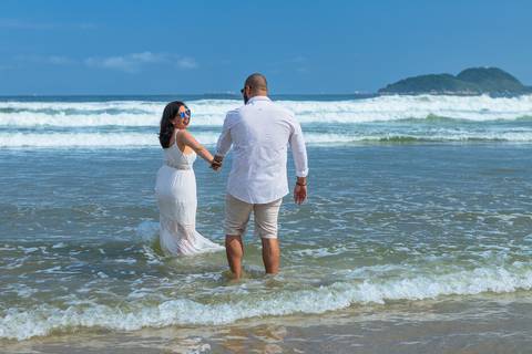 As melhores ideias e inspirações criativas de fotos para ensaio pré wedding na Praia do Tombo - Mirante de Vidro - Guarujá'