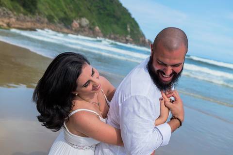 As melhores ideias e inspirações criativas de fotos para ensaio pré wedding na Praia do Tombo - Mirante de Vidro - Guarujá'