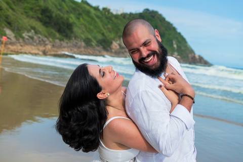 As melhores ideias e inspirações criativas de fotos para ensaio pré wedding na Praia do Tombo - Mirante de Vidro - Guarujá'