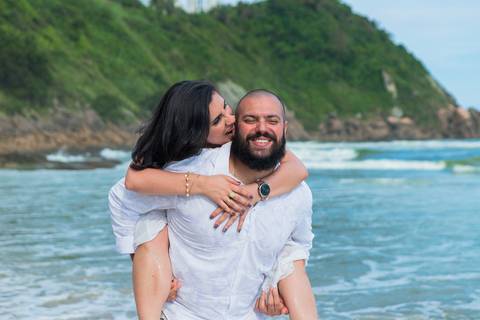 As melhores ideias e inspirações criativas de fotos para ensaio pré wedding na Praia do Tombo - Mirante de Vidro - Guarujá'