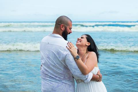 As melhores ideias e inspirações criativas de fotos para ensaio pré wedding na Praia do Tombo - Mirante de Vidro - Guarujá'