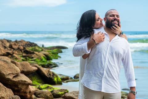 As melhores ideias e inspirações criativas de fotos para ensaio pré wedding na Praia do Tombo - Mirante de Vidro - Guarujá'