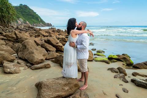 As melhores ideias e inspirações criativas de fotos para ensaio pré wedding na Praia do Tombo - Mirante de Vidro - Guarujá'