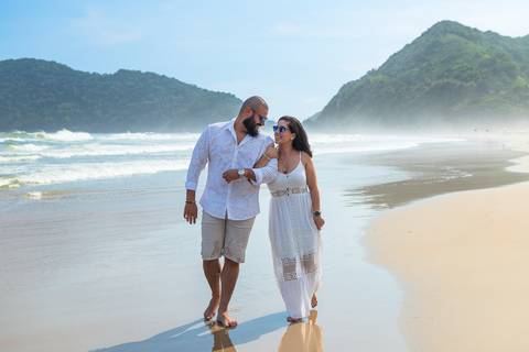 As melhores ideias e inspirações criativas de fotos para ensaio pré wedding na Praia do Tombo - Mirante de Vidro - Guarujá'