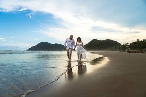 As melhores ideias e inspirações criativas de fotos para ensaio pré wedding na Praia do Tombo - Mirante de Vidro - Guarujá'