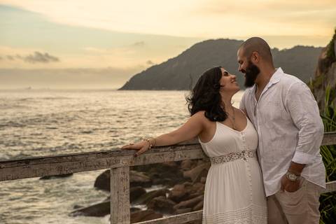 As melhores ideias e inspirações criativas de fotos para ensaio pré wedding na Praia do Tombo - Mirante de Vidro - Guarujá'