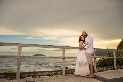 As melhores ideias e inspirações criativas de fotos para ensaio pré wedding na Praia do Tombo - Mirante de Vidro - Guarujá'