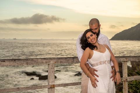 As melhores ideias e inspirações criativas de fotos para ensaio pré wedding na Praia do Tombo - Mirante de Vidro - Guarujá'