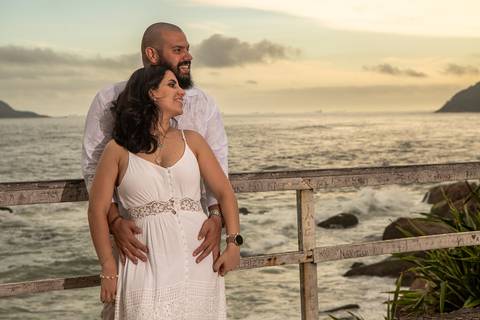 As melhores ideias e inspirações criativas de fotos para ensaio pré wedding na Praia do Tombo - Mirante de Vidro - Guarujá'