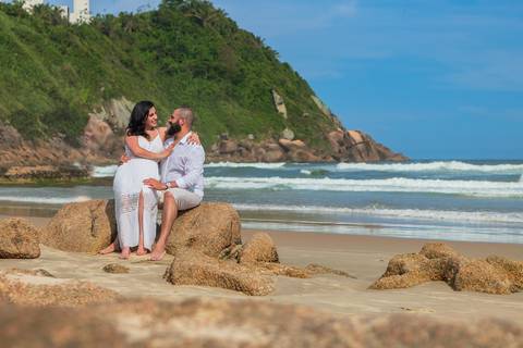 As melhores ideias e inspirações criativas de fotos para ensaio pré wedding na Praia do Tombo - Mirante de Vidro - Guarujá'