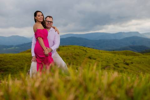 As melhores ideias e inspirações criativas de fotos para ensaio pré wedding no Morro do Capuava - SP'