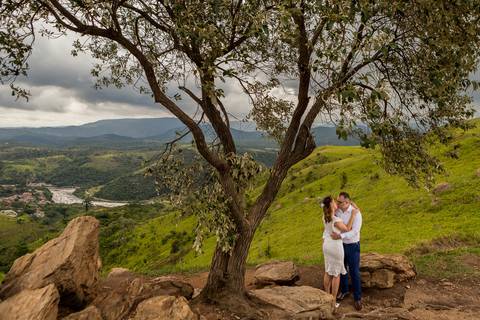 As melhores ideias e inspirações criativas de fotos para ensaio pré wedding no Morro do Capuava - SP'