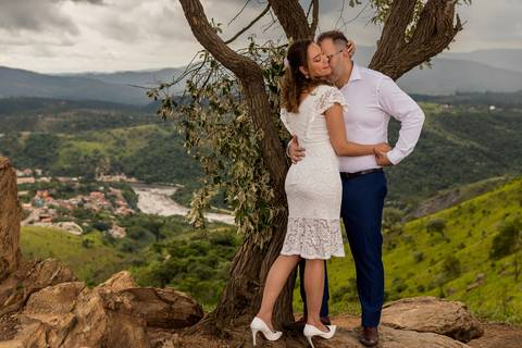 As melhores ideias e inspirações criativas de fotos para ensaio pré wedding no Morro do Capuava - SP'