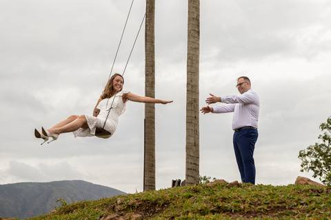 As melhores ideias e inspirações criativas de fotos para ensaio pré wedding no Morro do Capuava - SP'
