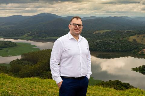 As melhores ideias e inspirações criativas de fotos para ensaio pré wedding no Morro do Capuava - SP'