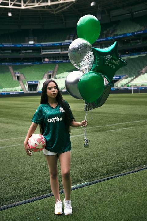 As melhores ideias e inspirações criativas de fotos para ensaio de debutante no Allianz Parque (Estádio do Palmeiras)'