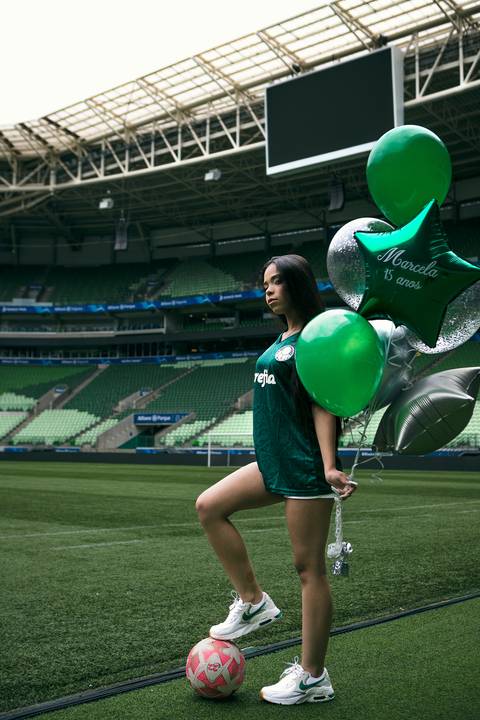 As melhores ideias e inspirações criativas de fotos para ensaio de debutante no Allianz Parque (Estádio do Palmeiras)'