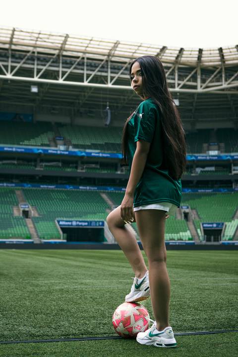 As melhores ideias e inspirações criativas de fotos para ensaio de debutante no Allianz Parque (Estádio do Palmeiras)'