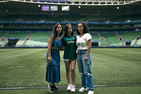 As melhores ideias e inspirações criativas de fotos para ensaio de debutante no Allianz Parque (Estádio do Palmeiras)'