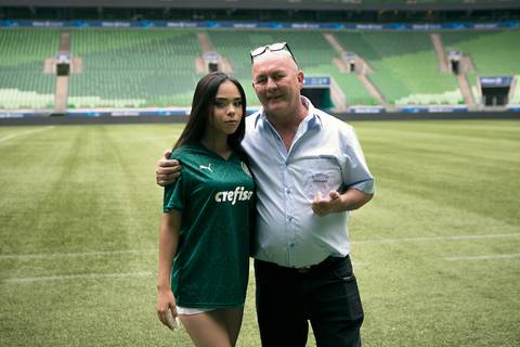 As melhores ideias e inspirações criativas de fotos para ensaio de debutante no Allianz Parque (Estádio do Palmeiras)'