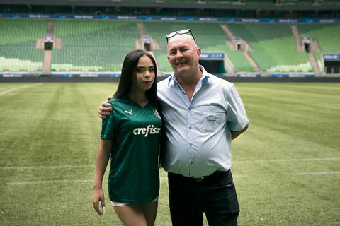 As melhores ideias e inspirações criativas de fotos para ensaio de debutante no Allianz Parque (Estádio do Palmeiras)'