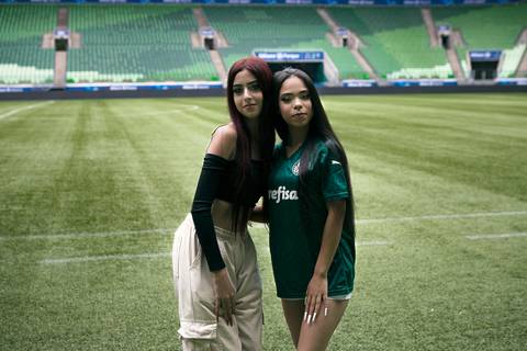 As melhores ideias e inspirações criativas de fotos para ensaio de debutante no Allianz Parque (Estádio do Palmeiras)'