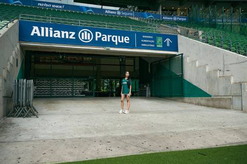 As melhores ideias e inspirações criativas de fotos para ensaio de debutante no Allianz Parque (Estádio do Palmeiras)'